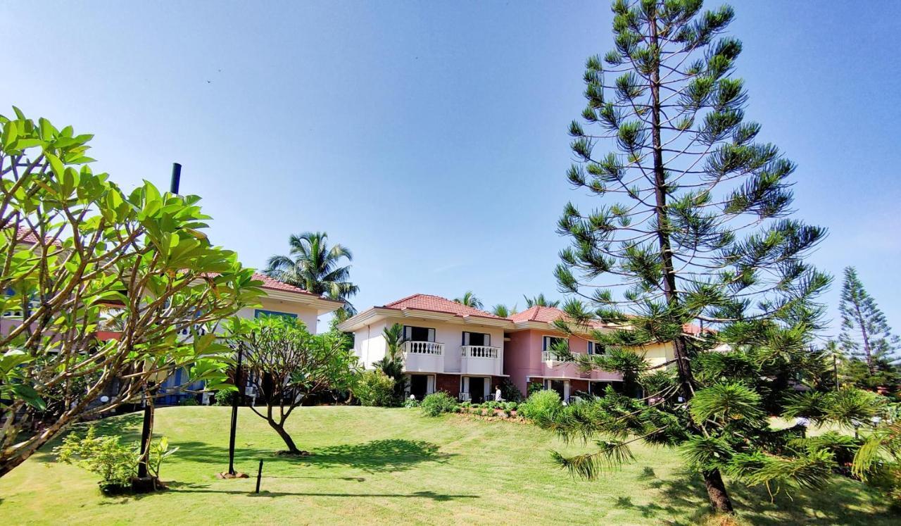 Coconut Grove Beach Resort Colva Ngoại thất bức ảnh